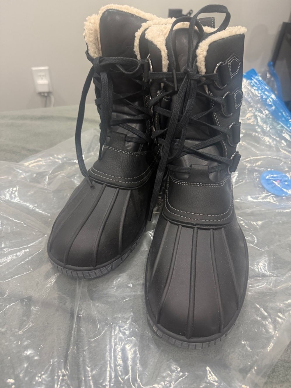 Baffin Yellowknife winter boots black size 11
